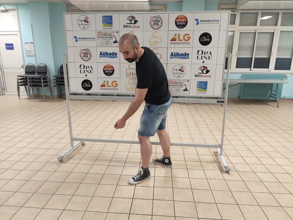 Faire du air balai, surement mieux que du foot tout court